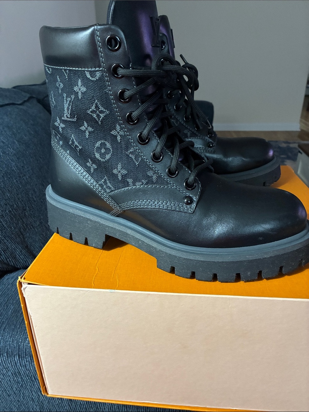 Lv boots - Picture 4 of 6